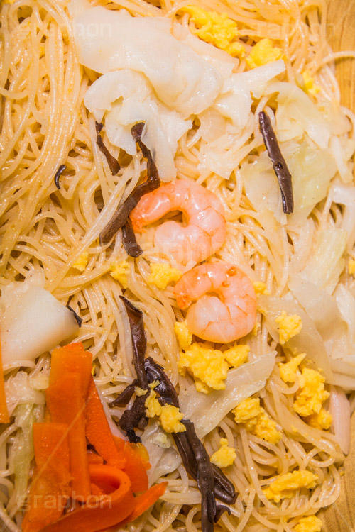 焼きビーフン,焼き,ビーフン,えび,海老,エビ,にんじん,ニンジン,たまご,卵,きゃべつ,キャベツ,米粉,麺類,コンビニ