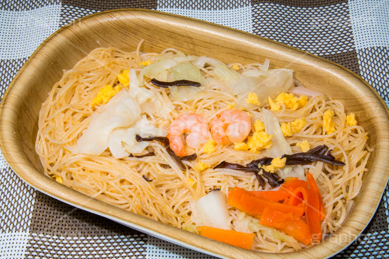 焼きビーフン,焼き,ビーフン,えび,海老,エビ,にんじん,ニンジン,たまご,卵,きゃべつ,キャベツ,米粉,麺類,コンビニ