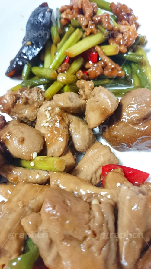 中華惣菜,中華,レバー炒め,鶏,レバー,にんにくの芽,にんにく,つまみ,居酒屋,日本料理,和食,日本食,惣菜,おかず,肉,おつまみ,お惣菜,スマホ撮影