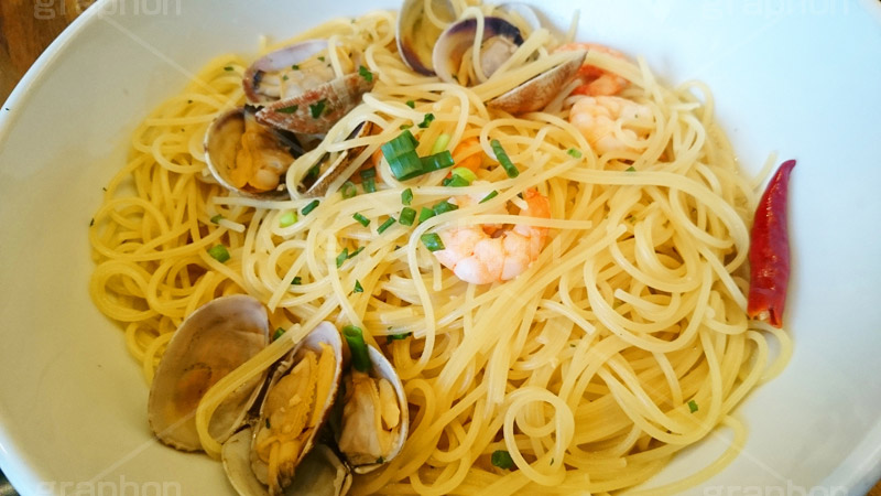 海老とアサリの和風パスタ,アサリと海老のパスタ,和風パスタ,パスタ,あさり,アサリ,ガーリック味,洋食,麺料理,麺類,グルメ,pasta,スマホ撮影