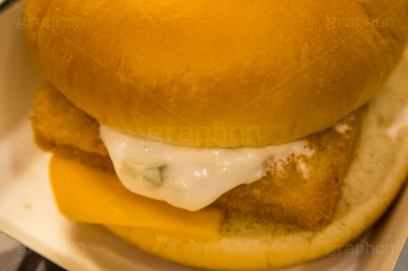 フィッシュバーガー,フィッシュ,ハンバーガー,バーガー,ファーストフード,ファストフード,チーズ,サンド,タルタル,洋食,ジャンク,ジャンキー,チェーン店,パン,fish,hamburger