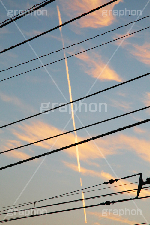 朝焼け-飛行機雲,朝焼け,あさやけ,朝,あさ,早朝,早起き,日の出,染,空,雲,飛行機雲,現象,空/天気,morning
