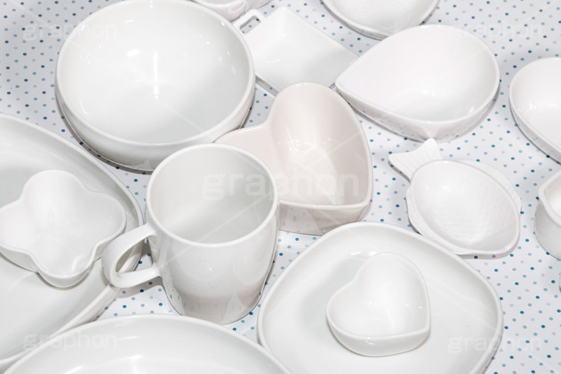 白い食器,白,食器,器,キッチン,kitchen,cooking,料理,日用品,皿,コップ,お椀,ハート,統一,道具