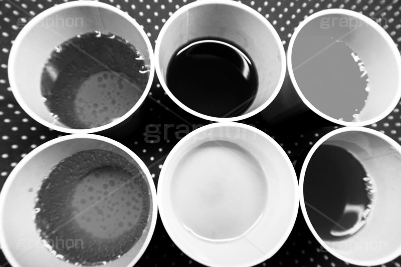 飲み放題(モノクロ),モノクロ,白黒,しろくろ,モノクローム,単色画,単彩画,単色