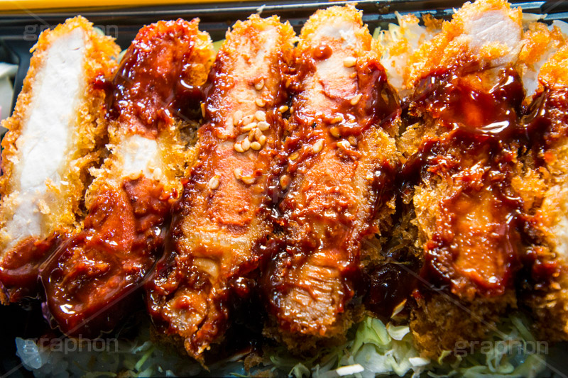 味噌カツ弁当,味噌カツ,カツ,みそ,味噌,弁当,名古屋,名物,甘い,とんかつ,トンカツ,豚カツ,せんキャベツ,せんきゃべつ,きゃべつ,キャベツ,ごま,ゴマ,ソウルフード,japan,soulfood