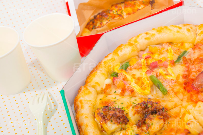 ピザ,ソーセージ,ウインナー,チーズ,アスパラ,ベーコン,マヨネーズ,マヨ,ピッツァ,照り焼き,テリヤキ,てりやき,pizza,洋食,ピザパ,出前,デリバリー,お届け,ジャンキー,カロリー,ファーストフード,ファストフード,ジャンクフード