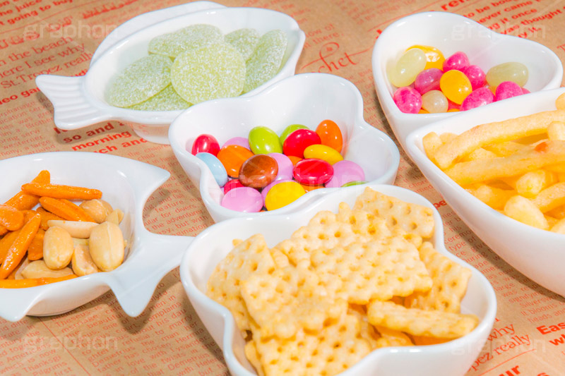 おやつ,菓子,お菓子,スナック,チョコ,ジェリービーンズ,ソフトキャンディ,グミ,煎餅,せんべい,柿ピー,ピーナッツ,こども,子供,子ども,キッズ,kids,snack,chocolate,beans