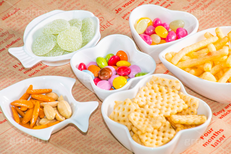 おやつ,菓子,お菓子,スナック,チョコ,ジェリービーンズ,ソフトキャンディ,グミ,煎餅,せんべい,柿ピー,ピーナッツ,こども,子供,子ども,キッズ,kids,snack,chocolate,beans