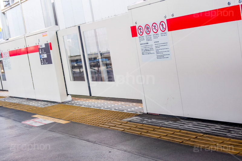 ホームドア,ドア,安全,駅のホーム,駅,ホーム,電車,通勤,通学,マナー,ルール,train,rule,manner,door,黄色い線,注意