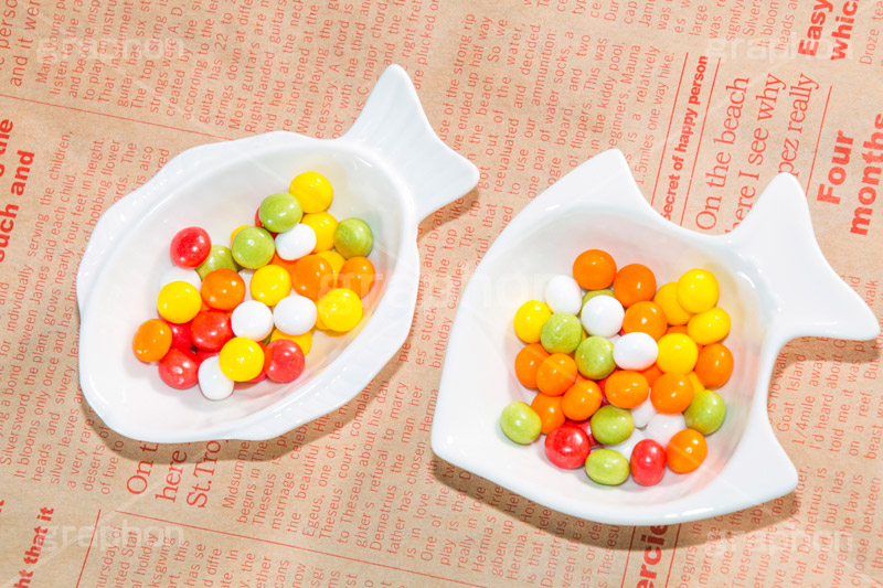 カラフルなラムネ,カラフル,ラムネ,玉,お菓子,菓子,colorful,sweet,cute,スイーツ,かわいい,カワイイ,可愛い,錠菓,駄菓子,駄菓子屋,糖,おやつ,こども,子供