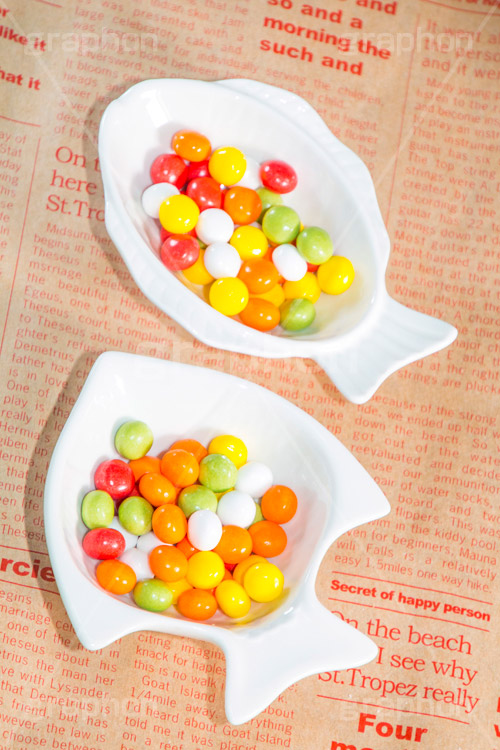 カラフルなラムネ,カラフル,ラムネ,玉,お菓子,菓子,colorful,sweet,cute,スイーツ,かわいい,カワイイ,可愛い,錠菓,駄菓子,駄菓子屋,糖,おやつ,こども,子供