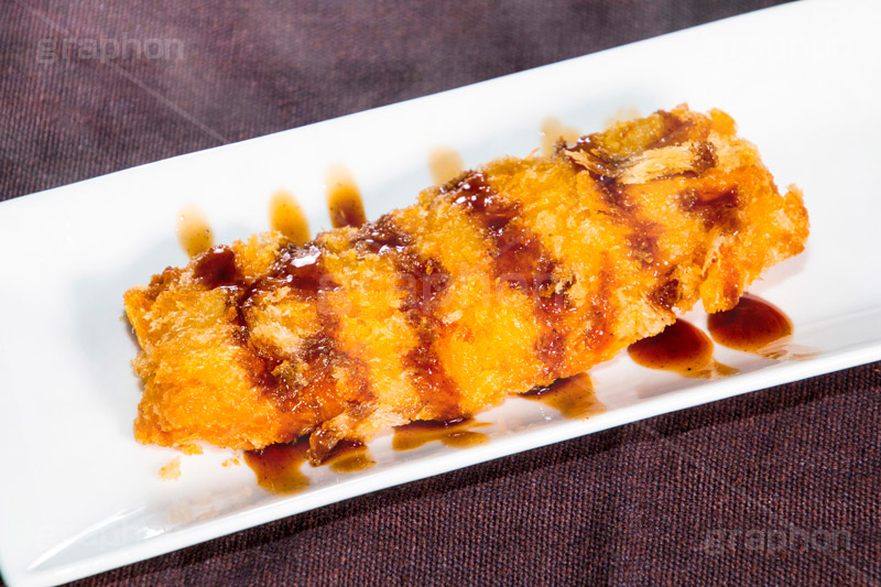 いかフライ,いか,イカ,魚介,シーフード,フライ,揚げ物,コレステロール,油,揚げ,お惣菜,惣菜,おかず,和食,日本食,japan,seafood,ソース,とんかつソース