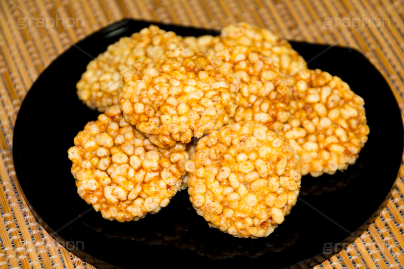 米煎餅,せんべい,煎餅,おこげ,おかし,お菓子,菓子,和菓子,和,おやつ,焼き,米,粒,お茶請け,japan