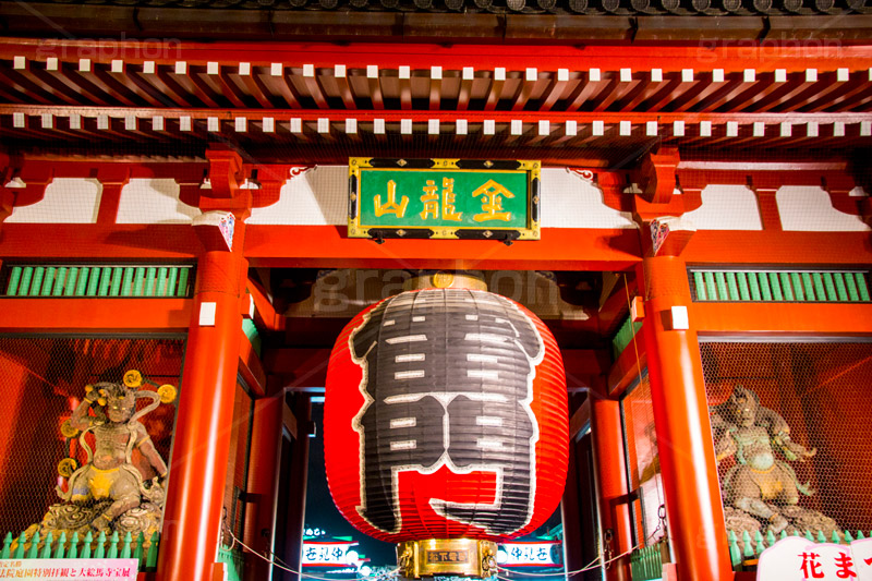 雷門のライトアップ,ライトアップ,夜,浅草,雷門,浅草寺,あさくさ,山門,風神雷神門,風雷神門,風神,雷神,提灯,大提灯,台東区,浅草雷門,浅草浅草寺,寺,お寺,東京都内最古,都内最古,浅草 名所,浅草 観光,asakusa,japan,スポット,寺院,和,night