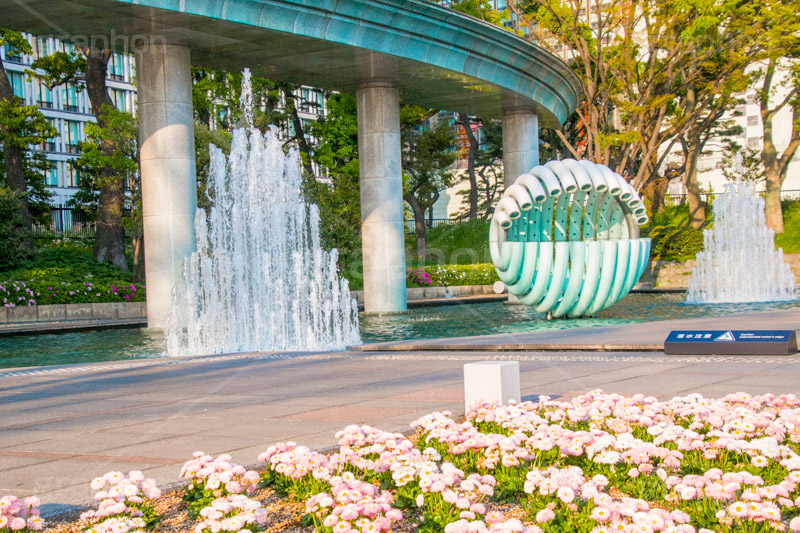 春の和田倉噴水公園,春,花,お花,フラワー,和田倉噴水公園,大手町,公園,噴水,天皇,ご成婚,記念,大噴水,flower,spring,monument,モニュメント,落水施設