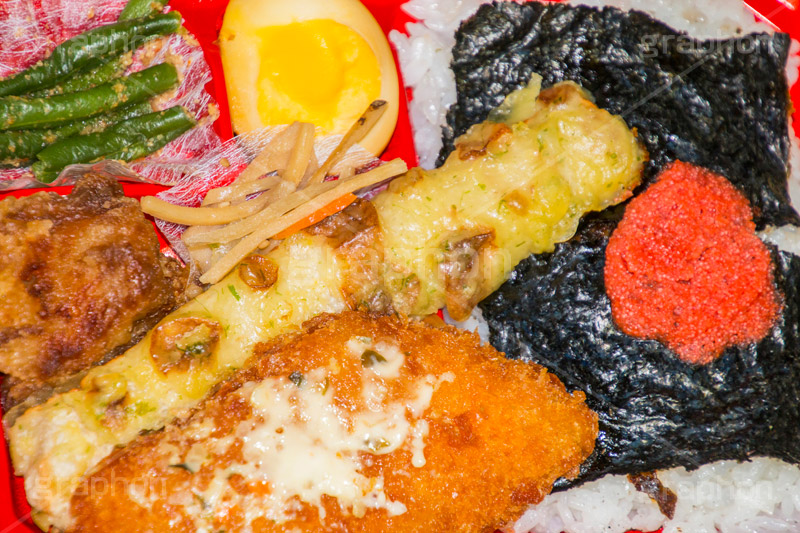 海苔弁,のり,海苔,明太子,ちくわ,竹輪,磯辺揚げ,きんぴらごぼう,ごぼう,ゴボウ,味玉,フライ,付け合わせ,弁当,べんとう,コンビニ,惣菜,焼き,和食,日本食,ご飯,ごはん,rice,egg