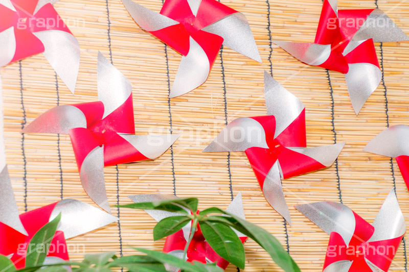 たくさんの風車,風車,夏,祭り,夏祭り,夏まつり,おもちゃ,玩具,たくさん,出店,露店,風,清凉,すだれ,回転,回る,サマー,summer,japan,和,和風