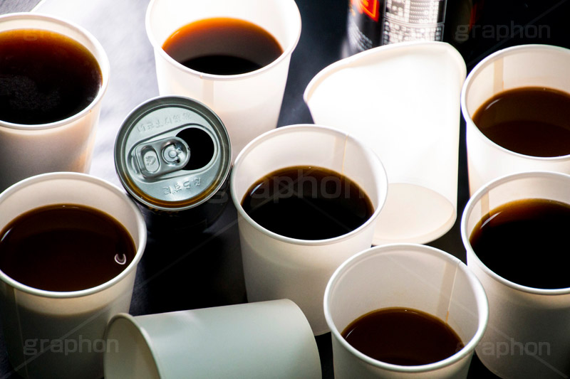 カフェイン中毒,カフェイン,依存症,依存,中毒,コーヒー,珈琲,coffee,caffeine,drink,ドリンク,飲み物,空き缶,紙コップ,飲料,寝不足,眠気,過剰,摂取,ヘルスケア