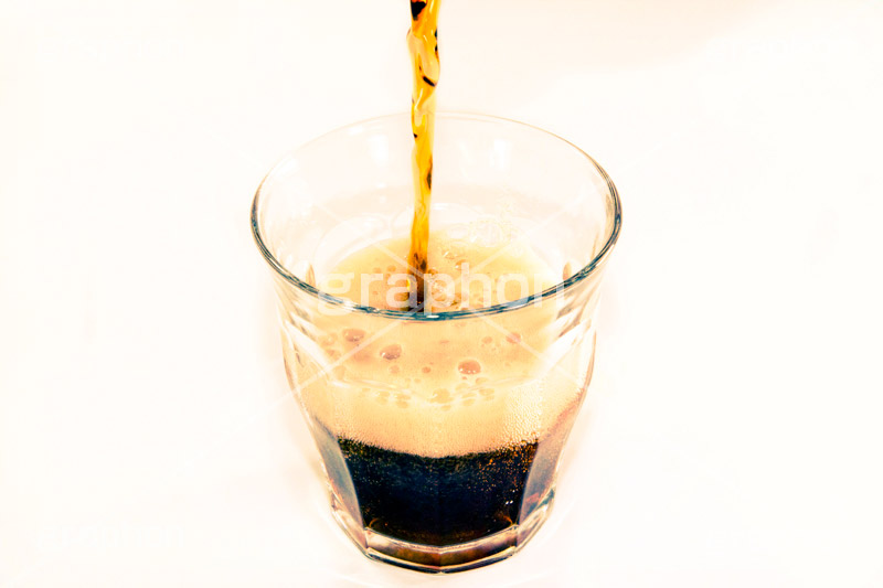 コーラ,トイカメラ撮影,トイカメラ,ヴィンテージ,ビンテージ,レトロ,お洒落,おしゃれ,オシャレ,味わい,トンネル効果,泡,清涼