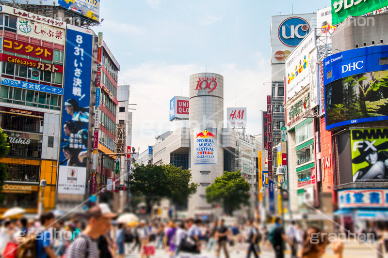 渋谷スクランブル交差点,渋谷,しぶや,ハチ公,観光,交差点,渋谷駅,駅前,スクランブル,外国人,海外,道玄坂,横断歩道,信号,雑踏,都会の雑踏,人混み,人物,混雑,名所,shibuya,japan