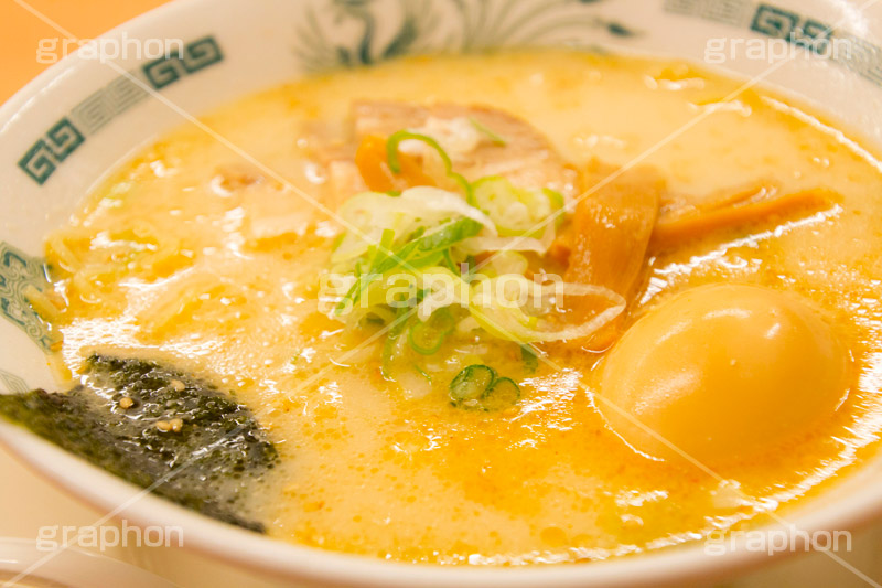豚骨ラーメン,とんこつラーメン,ラーメン,らーめん,麺,麺類,中華麺,麺料理,国民食,日本拉麺,豚骨,とんこつ,中華,こってり,コッテリ,クリーミー,ねぎ,ネギ,メンマ,めんま,チャーシュー,味玉,玉子,のり,海苔,Ramen,Chinese noodles