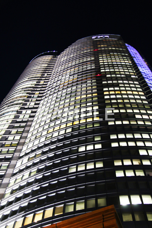 六本木,六本木ヒルズ,ヒルズ,森ビル,森タワー,Roppongi Hills,高層オフィスビル,54階,夜景,ライトアップ,高層,ビル,夜,眠らない,街,港区,真下,見上げ,ロマンチック