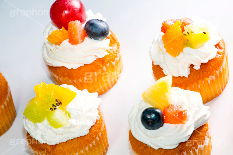 カップケーキ,生クリーム,クリーム,ケーキ,ミニ,sweet,スイート,食後,デザート,スイーツ,フルーツ,菓子,甘い,焼き菓子,チョコ,お菓子,女子,女子力,ガーリー,カワイイ,かわいい,可愛い,cute,dessert,cupcake,cup,cake,cream,fruit,afternoon,アフタヌーン,茶会