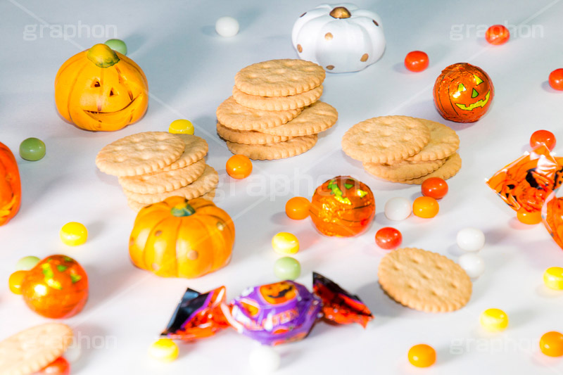 トリックオアトリート,ハロウィンお菓子,チョコレート,チョコ,キャンディ,飴,ビスケット,ハロウィンパーティー,ハロウィン,ハロウィーン,はろうぃん,パーティー,お菓子,菓子,こども,子供,キッズ,イベント,スイーツ,秋,行事,トリート,ジャックオランタン,ジャックオーランタン,パンプキン,Treat,chocolate,candy,biscuit,pumpkin,Halloween,party,kids