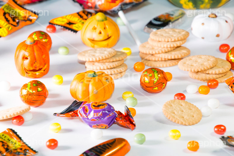 トリックオアトリート,ハロウィンお菓子,チョコレート,チョコ,キャンディ,飴,ビスケット,ハロウィンパーティー,ハロウィン,ハロウィーン,はろうぃん,パーティー,お菓子,菓子,こども,子供,キッズ,イベント,スイーツ,秋,行事,トリート,ジャックオランタン,ジャックオーランタン,パンプキン,Treat,chocolate,candy,biscuit,pumpkin,Halloween,party,kids