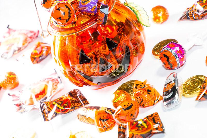 大収穫,ポット,チョコレート,チョコ,キャンディ,飴,クッキー,ハロウィンパーティー,ハロウィン,ハロウィーン,はろうぃん,パーティー,お菓子,菓子,こども,子供,キッズ,イベント,スイーツ,秋,行事,トリート,ジャックオランタン,ジャックオーランタン,パンプキン,コイン,coin,Treat,chocolate,candy,cookie,pumpkin,Halloween,party,kids