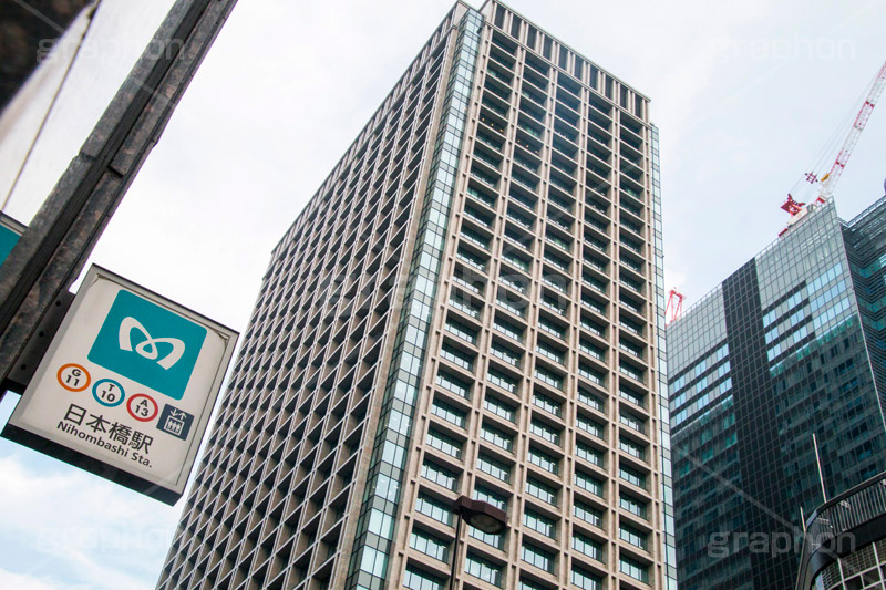 日本橋交差点,交差点,日本橋,ショップ,レストラン,商業施設,商業,ショッピング,building,shopping,高層ビル,ビル,中央区,施設,オフィス,オフィスビル,office,tokyo,東京,開発,工事,建設,クレーン,メトロ,地下鉄,看板,標示