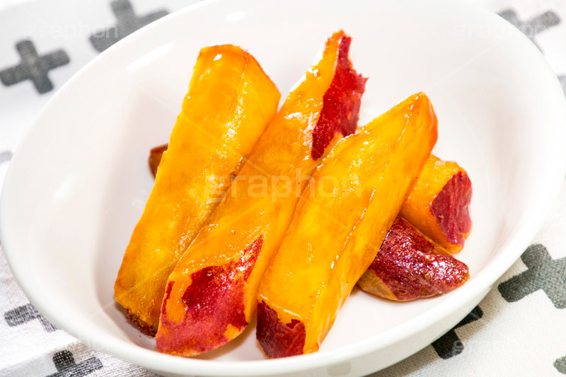 イモのおやつ,サツマイモ,さつま芋,大学芋,イモ,芋,いも,スイートポテト,ポテト,potato,秋,dessert,sugar,デザート,スイーツ,おやつ,和菓子,和食,和,みつ,甘味,揚げ,糖蜜,蜜,飴,砂糖,甘い,照り,大学いも,大学イモ