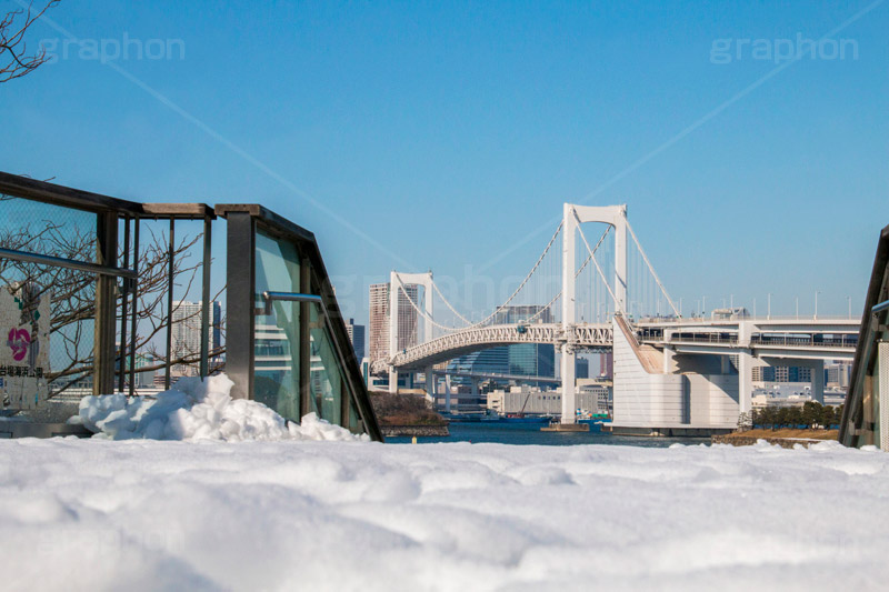 お台場の雪化粧,お台場,台場,東京都港区台場,東京臨海副都心,御台場,東京湾,港区,レインボーブリッジ,橋,冬,雪,雪化粧,積もる,青空,東京,DAIBA,winter,snow,tokyo