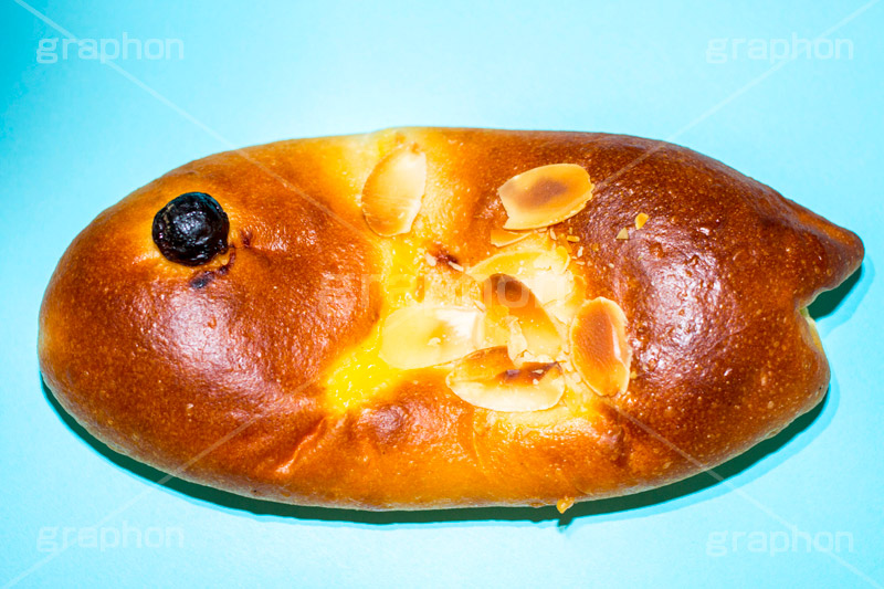 鯉のぼりパン,クリームパン,クリーム,カスタード,甘い,菓子,スイーツ,おやつ,sweet,スイート,朝食,お菓子,成長,お祝い,祝,誕生,japan,kids,bread,5月5日,端午,節句,供物,こどもの日,子供の日,こども,子供,男の子,キッズ,文化,風習,行事,鯉のぼり,こいのぼり