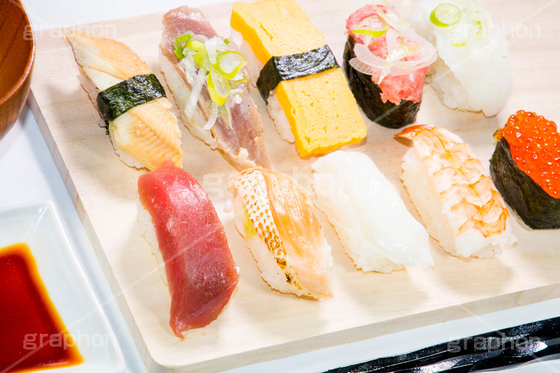 一人前の寿司,一人前,寿司,すし,寿し,スシ,鮨,鮓,早鮨,米飯,酢飯,ネタ,しゃり,シャリ,握り,にぎり,生鮮,魚介,海鮮,日本食,日本料理,和食,シーフード,イクラ,いくら,グロ,まぐろ,赤身,たまご,玉子,えび,エビ,海老,軍艦,巻き,のり,海苔,刺身,ネギトロ,ねぎとろ,アナゴ,穴子,いか,イカ,サーモン,ビントロ,しょうゆ,醤油,箸,はし,寿司1人前,1人,sushi,japanese,seafood,japan