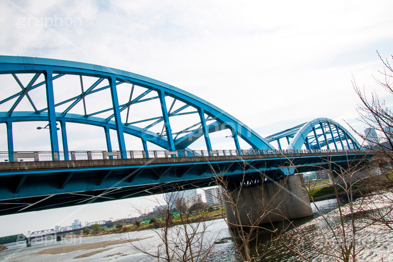 丸子橋,橋,八幡町,アーチ,水色,下流,橋梁,多摩川,川,川原,河川敷,一級河川,玉川,河川,タマちゃん