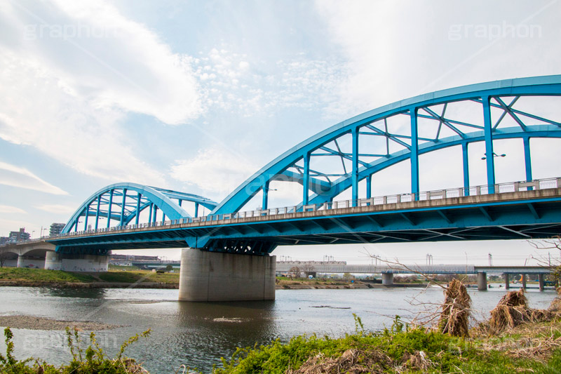 丸子橋,橋,八幡町,アーチ,水色,下流,橋梁,多摩川,川,川原,河川敷,一級河川,玉川,河川,タマちゃん