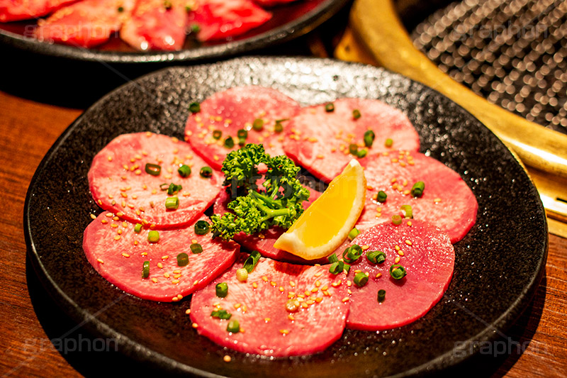 タン,焼肉,焼き肉,やきにく,にく,肉,肉食,生,レモン,ネギ,ねぎ,網,パセリ