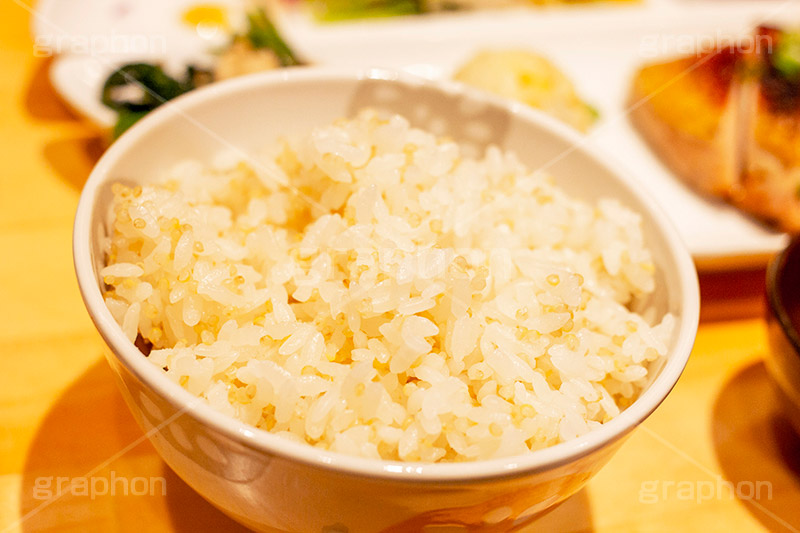 キヌアご飯,キヌア,ご飯,和食,スーパーフード,タンパク質,食物繊維,ビタミン,ミネラル,日本食,日本料理,和食,japan,diet,ダイエット,定食,米,白米,ごはん