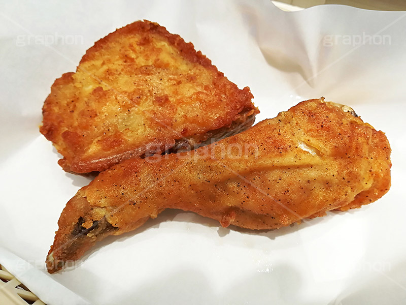 フライドチキン,チキン,フライ,鶏,もも,ジューシー,揚げ,衣,ファーストフード,ファストフード,あつあつ,熱々,アツアツ,洋食,サクサク,カロリー,ジャンクフード,チェーン店,chicken,脂,脂質,スマホ撮影,肉
