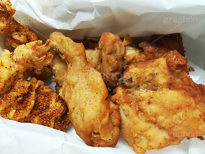 チキン,フライドチキン,フライ,鶏,もも,ジューシー,揚げ,衣,ファーストフード,ファストフード,あつあつ,熱々,アツアツ,洋食,サクサク,カロリー,ジャンクフード,チェーン店,chicken,脂,脂質,スマホ撮影,肉
