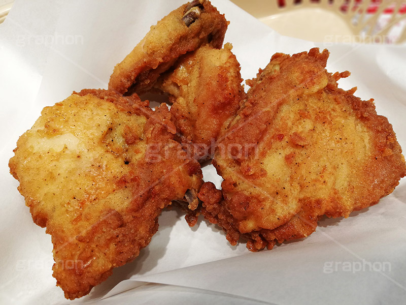 チキン,フライドチキン,フライ,鶏,もも,ジューシー,揚げ,衣,ファーストフード,ファストフード,あつあつ,熱々,アツアツ,洋食,サクサク,カロリー,ジャンクフード,チェーン店,chicken,脂,脂質,スマホ撮影,肉