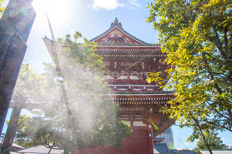 浅草寺のミスト,夏,猛暑,清涼,ミスト,熱中症,浅草寺,浅草,雷門,あさくさ,台東区,寺,お寺,参拝,お参り,東京都内最古,都内最古,asakusa,japan,summer,スポット,寺院