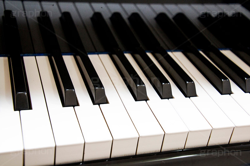 鍵盤,ピアノ,ぴあの,楽器,音楽,演奏,レッスン,コンサート,piano,曲,弾,白黒,弾いてみた,演奏してみた,ミュージック,連番,伴奏,音色,作曲,メロディ,melody,music,concert