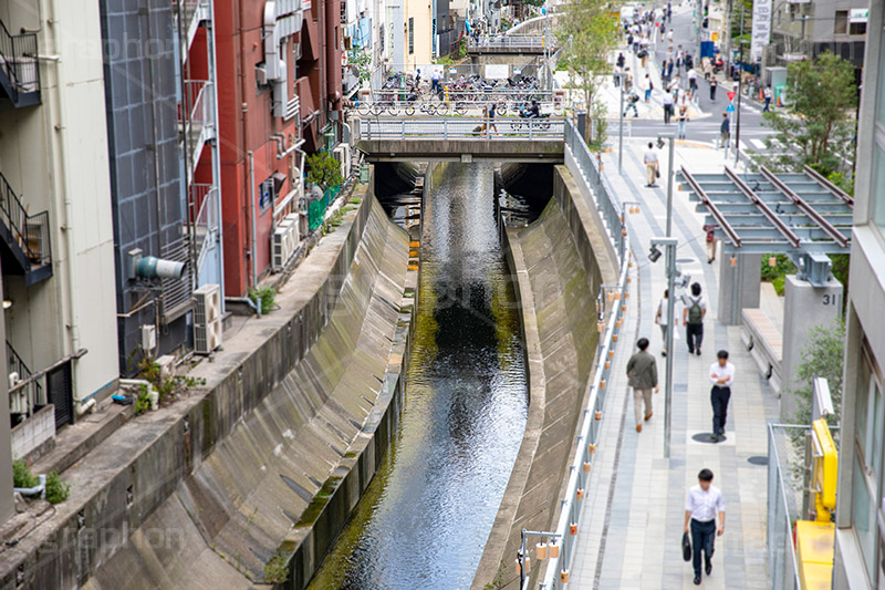 渋谷川,川,渋谷ストリーム,新名所,都市再生,渋谷,しぶや,シブヤ,オフィスビル,商業施設,高層ビル,建設,開発,工事,都市開発,shibuya,building,2018,フルサイズ撮影