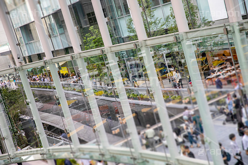 渋谷ストリーム,新名所,都市再生,渋谷,しぶや,シブヤ,オフィスビル,商業施設,高層ビル,ライブ,ホテル,建設,開発,工事,都市開発,東棟,展望,駅,エスカレーター,階段,昇降機,shibuya,building,hotel,live,2018,フルサイズ撮影
