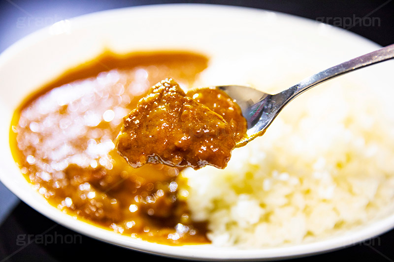 カレーライス,カレー,カリー,curry,辛い,スパイス,夕飯,夕食,家庭の味,ご飯,ライス,和食,日本料理,日本食,にんじん,ニンジン,じゃがいも,ジャガイモ,japan,スプーン,フルサイズ撮影
