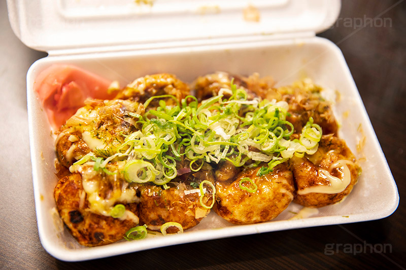 たこ焼き,たこやき,タコヤキ,大阪名物,粉もん,小麦粉,ソウルフード,日本料理,日本食,和食,アツアツ,あつあつ,熱々,たこ,タコ,マヨネーズ,japan,湯気,ねぎ,ネギ,醤油,ファーストフード,ファストフード,フルサイズ撮影,祭り,夏祭り,屋台,出店,露店
