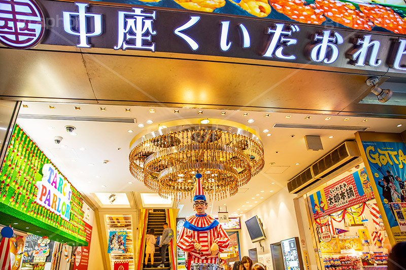 道頓堀の夜景,夜景,夜,道頓堀,道頓堀川,繁華街,観光地,大阪府,大阪市,中央区,飲食店,たこ焼き,くいだおれ,なんば,商店街,看板,ネオン,賑やか,大阪,japan,osaka,フルサイズ撮影