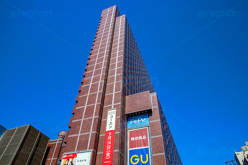 西武新宿駅,駅,正面口,駅ビル,新宿,新宿区,西武鉄道,SS01,歌舞伎町,真下,見上げ,shinjuku,青空,フルサイズ撮影